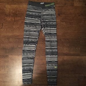 Never worn Nike Pro leggings